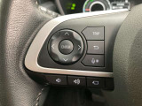 運転中、オーディオの操作をしてて、ハッとしたことはありませんか?ステアリングスイッチは、運転中でもハンドルでオーディオの操作が可能です。安全なドライブをサポートします。