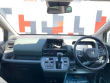 インパネ全体:視界が開けて前が見やすい設計です!安全に運転できます!