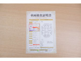 【車両検査証明書】店頭にて、クルマの状態が一目で分かる査証明書を公開中。トヨタ認定検査員が厳しく検査し、状態を点数と図解で表示しています。修復歴はもちろん、傷やヘコミの箇所や程度がご確認いただけます。