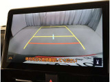 バックガイドモニターで、後方を確認しながら安心して駐車することができます。運転初心者も熟練者も必須の機能ですよ!