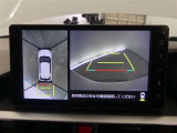 パノラミックビューモニター付きです。車両を上から見たような映像を画面に表示。運転席からの目視だけでは見にくい、車両周辺の状況をリアルタイムでしっかり確認できます。