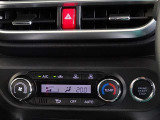 車内を快適に、オートエアコンを装備しています。