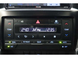 ★運転席と助手席でそれぞれお好みに合わせて温度設定が行えるフルオートエアコンです。外気温や室温、日射量を感知し、吹き出し温度、風量を緻密に制御します