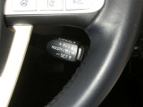 【レーダークルーズコントロール】(全車速追従機能付)付きです。車速に応じて追従支援してくれるので、ロングドライブも快適です。詳細は販売店スタッフまでおたずねください。