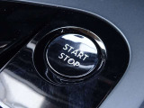 【プッシュスタート】キーが車内にあれば、エンジンの始動・停止はブレーキを踏んでスイッチを押すだけ!キーを取り出す手間を省き、ワンプッシュで操作するので簡単でスムーズ!