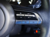前走車両の速度に合せて、自車の速度を調整できる「MRCC(マツダレーダークルーズコントロール)」を装備しています。