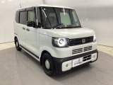 狭い駐車場でも、スライドドアならチャイルドシートへのお子さまの乗降や荷物の積載もスムーズ。