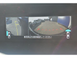 様々な情報を映し出すマルチファンクションディスプレイ。シフトレバーをリバースにすると連動してサイドカメラ映像&バックセンサーに切り替わります。スイッチ一つでフロントカメラへの切り替えも出来ます