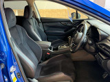 長時間の運転も疲れにくいフロントシート!体をしっかり支えてくれて運転がしやすい形状です!