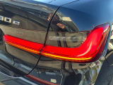 また、BMW正規認定中古車は、エマージェンシーサービスが自動付帯。24時間365日、皆様のカーライフをサポート致します。確かな安心のうえで、「駆けぬける歓び」をご堪能ください。