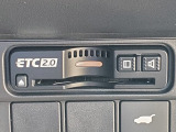 ETC2.0車載器が装備されております。路車協調システムによる運転支援サービスを受けることができる車載器です。カードを挿入して直ぐに使えるようセットアップ(有料)してお渡しします。