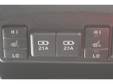 運転席と助手席にシートヒーターが付いています。