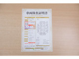 【車両検査証明書】店頭にてクルマの状態が一目で分かる検査証明書を公開中。トヨタ認定検査員が厳しく査定し、状態を点数と図解で表示しています。修復歴はもちろん、傷やヘコミの箇所や程度がご確認いただけます。