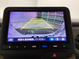 バックモニター付きで、車庫入れやバック時の後方確認をサポート。