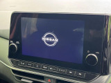 【メーカー9型純正ナビ】インテリアに溶け込むスタイリッシュな「専用設計」メーカーナビを装備♪視認性や操作性など基本性能にも優れ、より上質なカーライフをお楽しみいただけます。