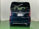 プライバシーガラスが装備されています。外を見るときには気にならずに、後方車両からは車内が見えにくくなってます