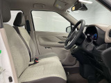 【運転席】シート周りは使用感も少なく、良好な状態となります。丁寧につかわれていたことがよくわかります。