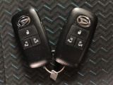 電子カードキーを携帯していれば、ドアハンドルやバックドアのリクエストスイッチを押すだけでドアの施錠・解錠が出来ます♪もちろん 遠隔操作も可能です!盗難防止のイモビライザー機能装備ですよ ☆