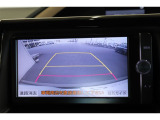 後方の死角を軽減し、狭い場所での切替しや駐車もしやすくなるバックモニターを装備しています。