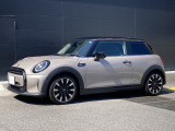 数あるMINI中古車より弊社のお車をご覧頂き、ありがとうございます!弊社はMINI正規販売店であり、整備を整えてからのご納車となりますので安心してお乗り頂けます。もちろん全国にご納車も可能です!