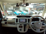 見通しのよいすっきりとした視界で、運転がしやすいです。運転のしやすさは疲れにくさにも繋がりますよ♪