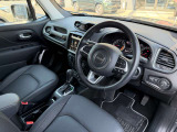 ステアリングを握ればJeepワールドが目の前に広がります!