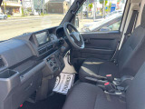 運転席・助手席です。