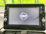 【メーカー純正9型ナビ】インテリアに溶け込むスタイリッシュな「専用設計」メーカーナビを装備♪視認性や操作性など基本性能にも優れ、より上質なカーライフをお楽しみいただけます。