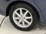 タイヤサイズは175/65R15!純正アルミホイール!残り溝は5ミリ程度です!