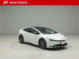 フロントガラスの上部には、トヨタセーフティーセンスの目となる単眼カメラとフロントグリル内のミリ波レーダーが付いています。また、前後バンパーには、インテリジェントクリアランスソナーを装備しています。