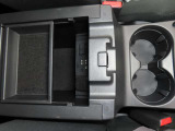 USBが2口ございますので、スマートフォンなどを充電することも可能です!遠出をするときは、特に充電は重宝しますよね☆
