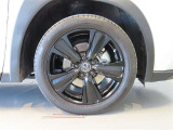 純正のアルミホイール装着車です。タイヤサイズは225/50R18です。