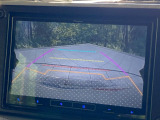 【バックカメラ】駐車時に後方がリアルタイム映像で確認できます。大型商業施設や立体駐車場での駐車時や、夜間のバック時に大活躍!運転スキルに関わらず、今や必須となった装備のひとつです!