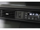 スマートフォンなどの音楽再生が可能なUSB接続ジャック装備車両です♪♪♪