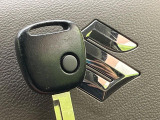 【キーレス】少し離れた場所からでもボタン一つでドアの開錠・施錠ができるのでとっても便利!ドアの鍵穴周りに傷をつけることもありません♪