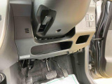 お車の状態をしっかりとお伝えするために1台の車両に付き40枚以上の画像を用意しております。外装はもちろん、室内の装備やお車の特徴などごらんください。