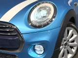 ●LEDヘッドライト:夜間走行時も良好な視界を確保し安心して運転できる高輝度LEDヘッドライトを装備!点灯速度が早く、消費電力も抑えられています。