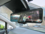 スマートルームミラー。フル乗車+積載時もカメラ画像にて後方確認。心強い味方です☆