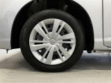 タイヤサイズは165/65R14!納車前の点検時にタイヤ交換させていただきます!ホイールキャップにすり傷箇所あり。