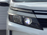 【LEDヘッドライト】悪天候や夜間走行時も良好な視界を確保し安心して運転できる高輝度LEDヘッドライトを装備!点灯速度が早く、消費電力も抑えられています。