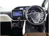 高いホールド性で運転姿勢が安定します。長距離ドライブでも疲れにくいのが魅力です。快適なドライビングライフをお送りください♪