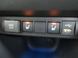 寒い日に重宝するシートヒーターを運転席&助手席に設置!エアコンより早く温まるので寒がりの人におすすめです!エアコンと違って空気が乾燥しにくいのもシートヒーターの嬉しいポイントです★
