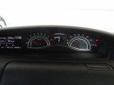 メーターの右側に液晶カラーディスプレーを装備。航続可能距離等の情報やHonda SENSINGの注意・警告を表示します!!