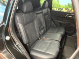 後部座席も気になるようなキズ・汚れやへたり等、大きなダメージはなく、良好な状態です。