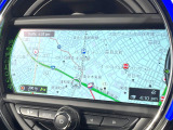 ●純正ナビ:一体感のあるナビは、高級感ある車内を演出してくれます。オーディオ機能も充実しておりますので、運転もより楽しめます♪