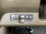 ハンドルの左下にETCがついています。高速道路の料金所の通過も楽々です。 カードの取り出しもしやすい場所についています。