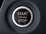 【プッシュスタート】キーが車内にあれば、エンジンの始動・停止はブレーキを踏んでスイッチを押すだけ!キーを取り出す手間を省き、ワンプッシュで操作するので簡単でスムーズ!