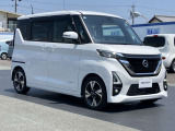 エマージェンシーブレーキ(衝突被害軽減ブレーキ)、フロントカメラが車両や歩行者を検知し警告音と共に衝突回避、軽減をアシストしてくれます。