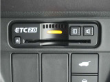 ◆ETC2.0装着◆進化したドライブ体験。料金収受システムだけだったETCが生まれ変わって、高速道路を賢く使うETC2.0に進化しました。多彩な情報サービスが便利で快適なドライブ体験を提供します。