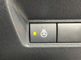 【ステアリングヒーター】冬場に冷たくなりやすい革巻きステアリングを、スイッチ一つで素早く適温に!エアコンよりも早く温まってくれるので、寒い日の運転も快適になりますね♪